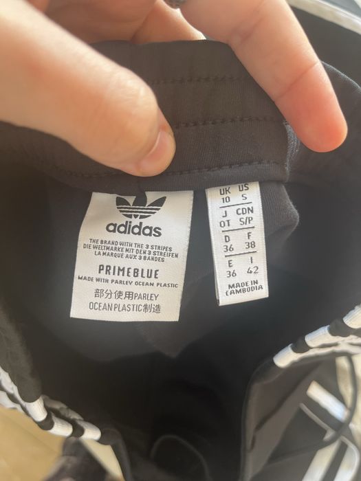 Ново Долнище анцуг клин Adidas Originals H20229 36