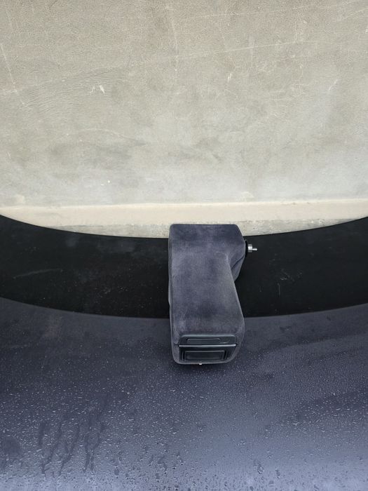 Подлокотник на Ауди 100 А6 С4 кузов.