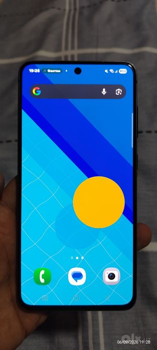 Мобильный телефон модель Samsung  Galaxy S 21-5 G