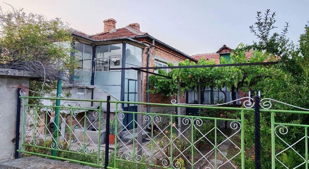 Продава се Къща в Бургас, Център - 98 кв.м за 899 €/кв.м - Снимка #2