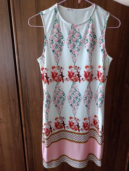 Отдаю платья бесплатно