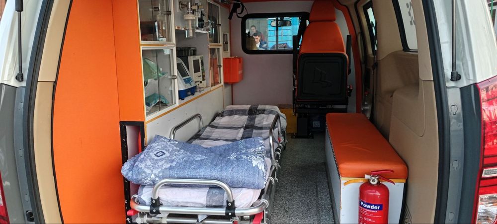 Tez tibbiy yordam mashinasi