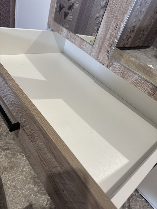 Шкаф с зеркалом продам 150тысяч
