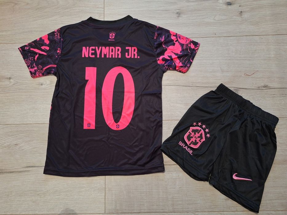 Детски флуоресцентен футболен екип на Неймар Бразилия !