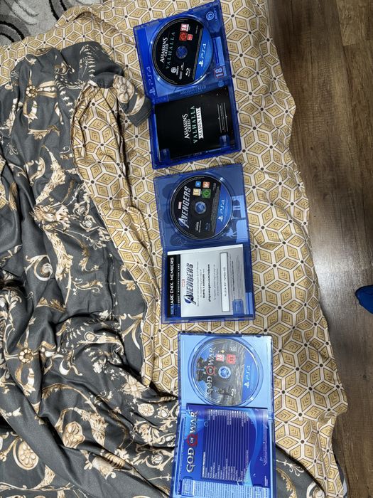 3 jocuri PS4 noi nouțe