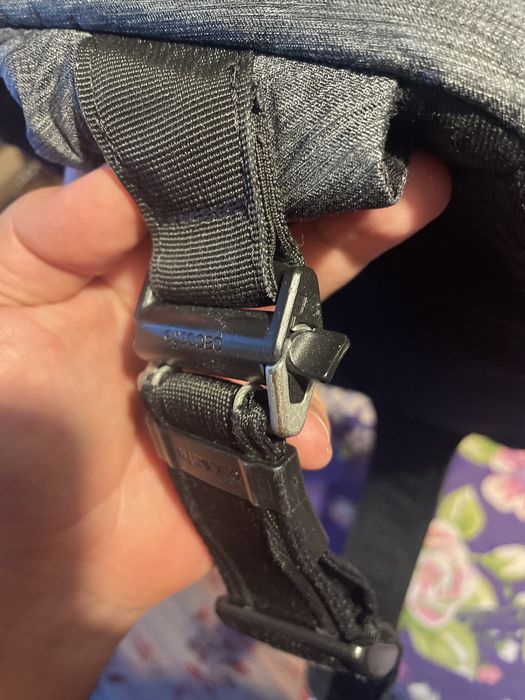 Продавам чанта за документи против кражба Pacsafe Vibe 325