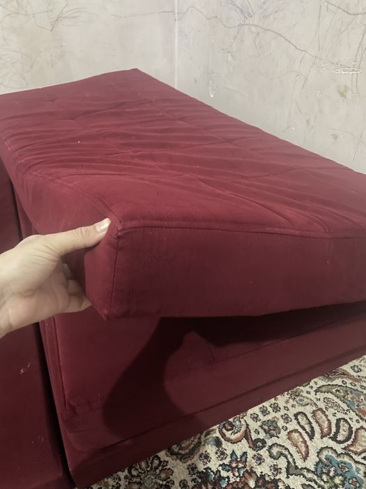 Продаеться старый сломанный диван