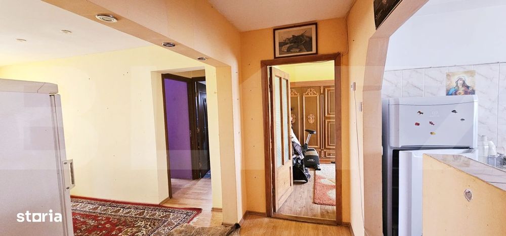 Apartament generos: 97,5 mp, 5 camere, 2 bai mari