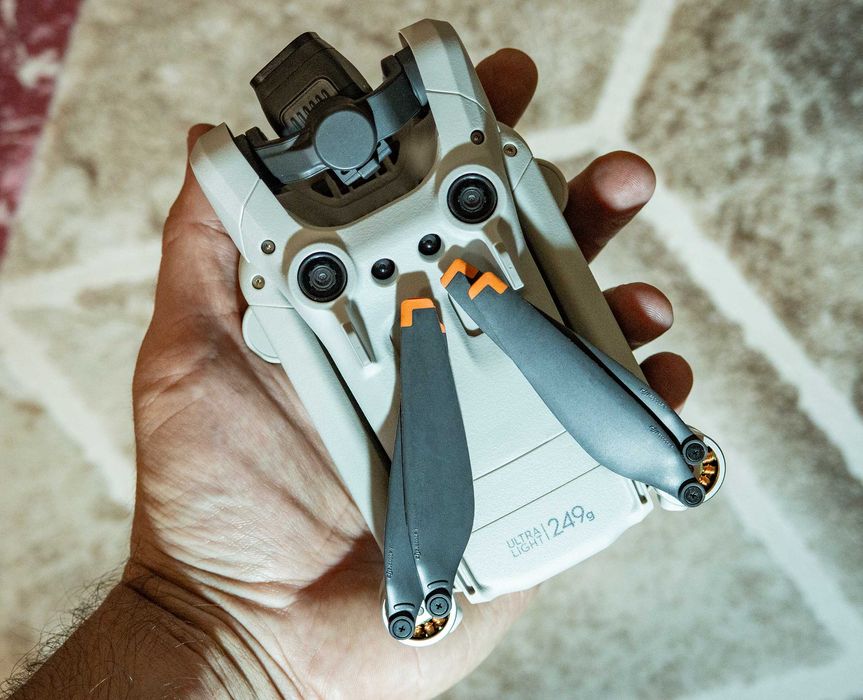 drona DJI Mini3 Pro cu RC display + accesorii