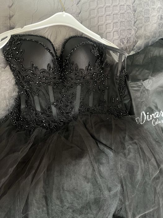 Черна бална рокля