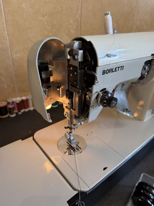Mașină de cusut electrică Borletti din metal 100%