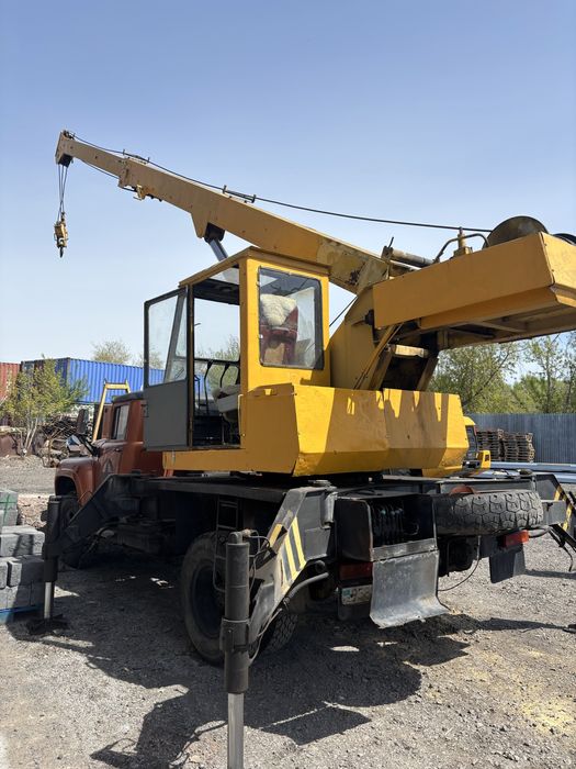 Автокран на базе зил