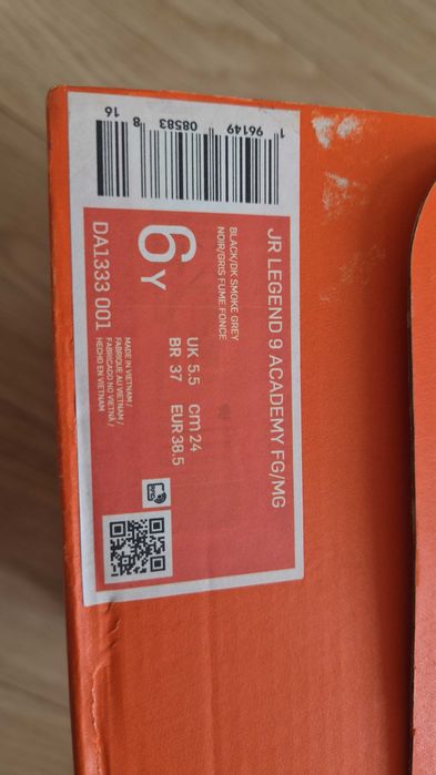 Продам футбольные бутсы
