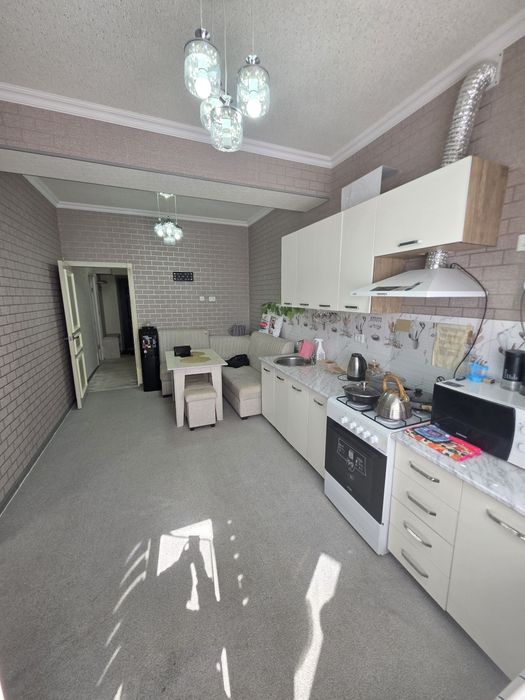 Сдаётся современная 2-комнатная квартира рядом с метро Юнус Раджаби.