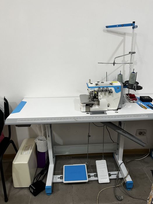 Срочно! Оверлок, Е 4S сатылады!