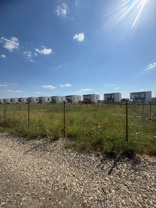 Teren constructii  cu  gaze naturale si electricitate la poarta