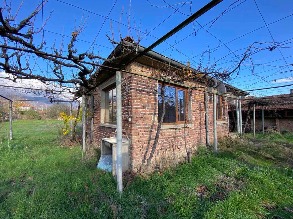 КЪЩА с РЗП 70 кв.м., двор 1200 кв.м., село Васил Левски