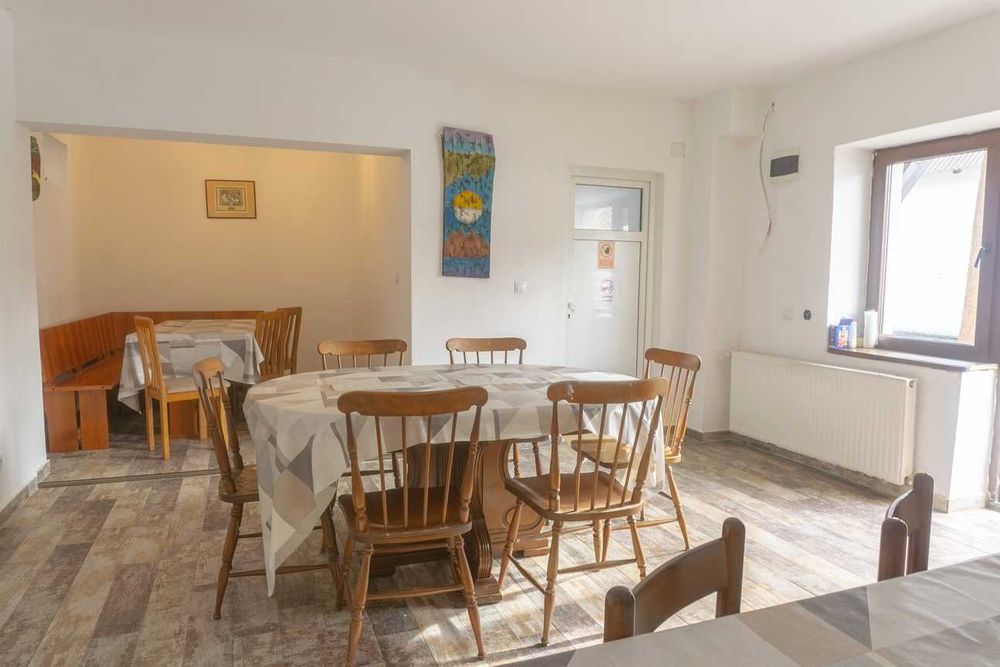 Inchiriez  camere (tip pensiune] in Cristian BV pe termen mediu -lung