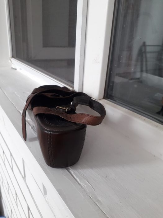 Продам кожаные босоножки