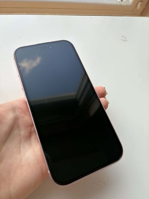 iPhone 15 pink 128 GB