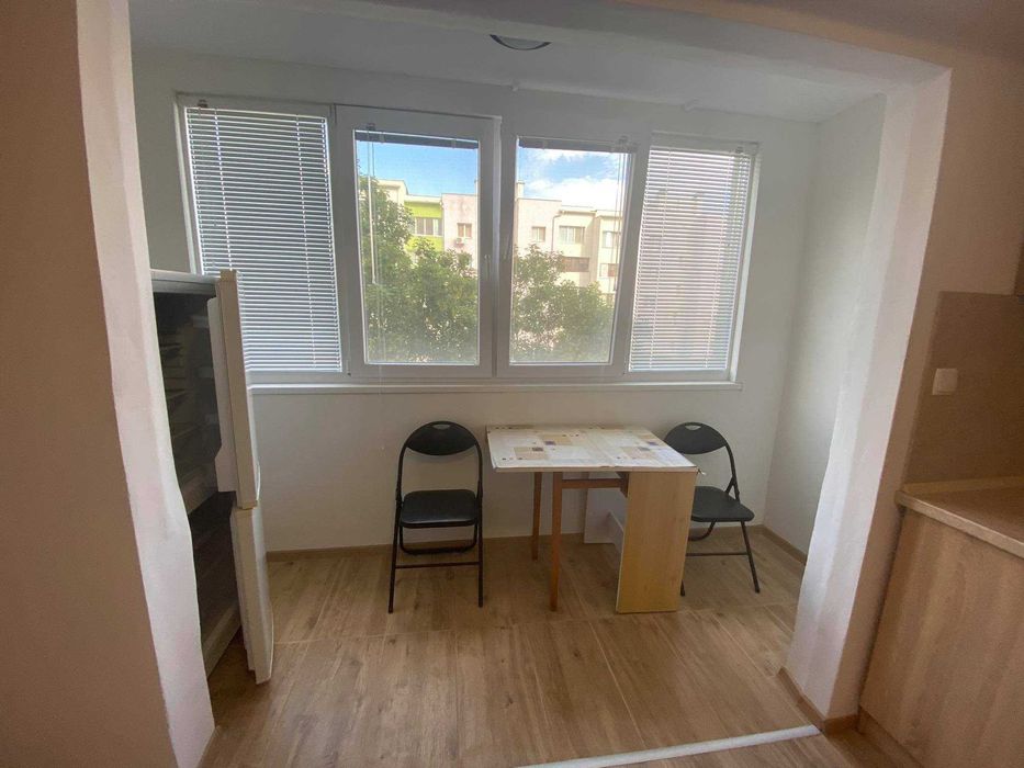 Дава се под наем Двустаен апартамент в Бургас, Славейков - 45 кв.м за 165 € - Снимка #1