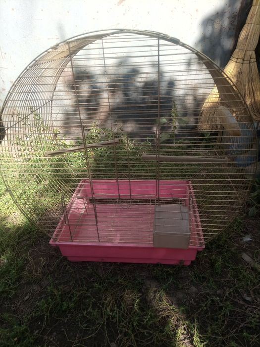 Продам клетку для попугаев.