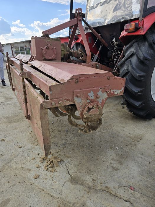 Vând Freza Tractor