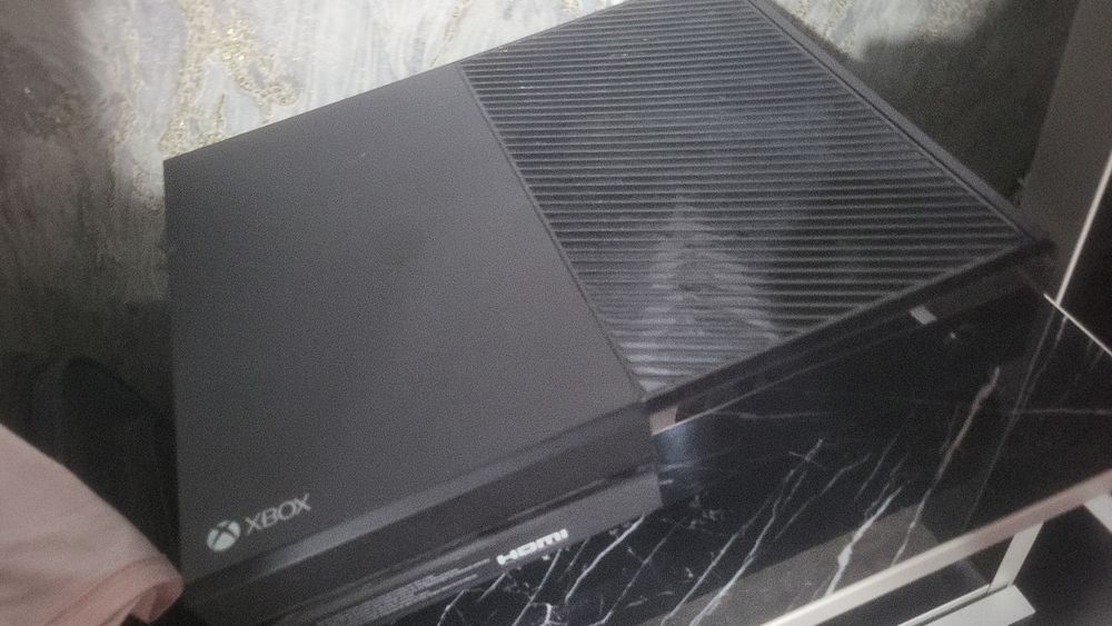 Vând xbox one urgent!!