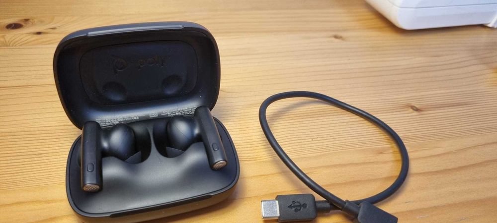 Vand casti earbuds Poly Voyager free 60 UC