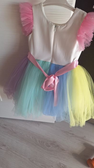 Нова рокля за момиче 104 размер 35 лева