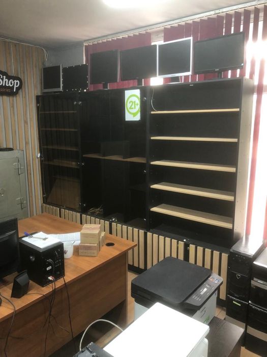 Продается мебель для торговли аксессуарами