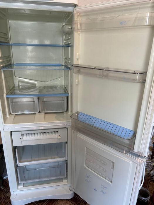 Холодильник «Indesit»