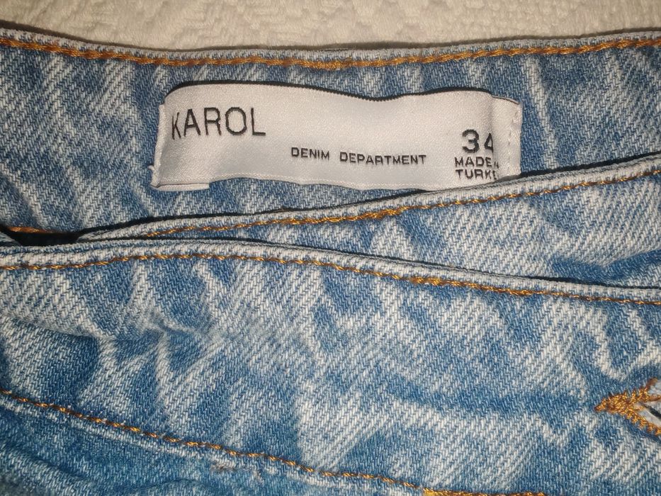 Pantaloni scurți  denim mărimea 34-Karol
Dim:talie 34 cm x 2,lg.34 cm