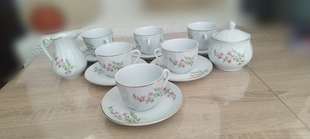 Стар Български порцеланов сервиз.