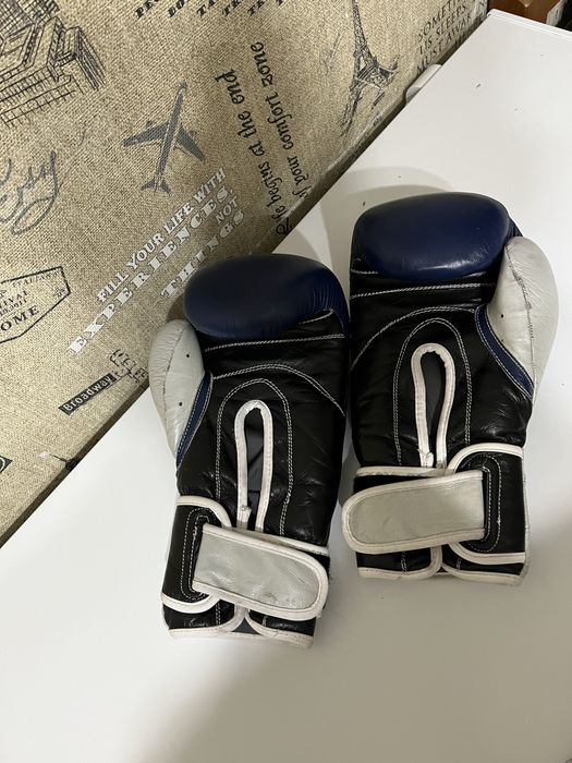 Боксерские перчятки GRANT .