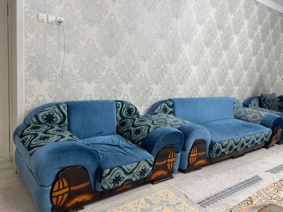 Диванный мебель.