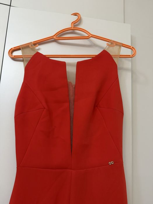 Красное вечернее платье