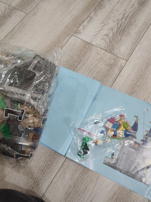 Vând lego Castel Disney land 390 ron