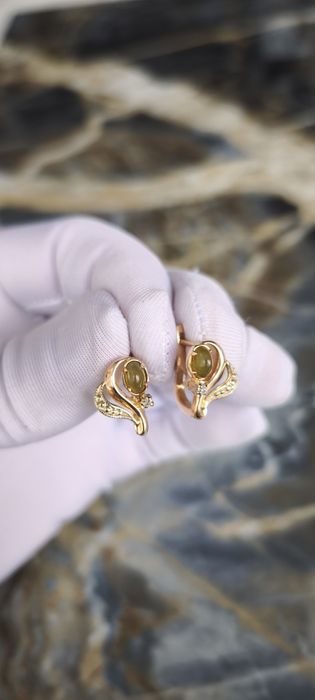 Продам золотые серьги 585 СССР, камень нефрит