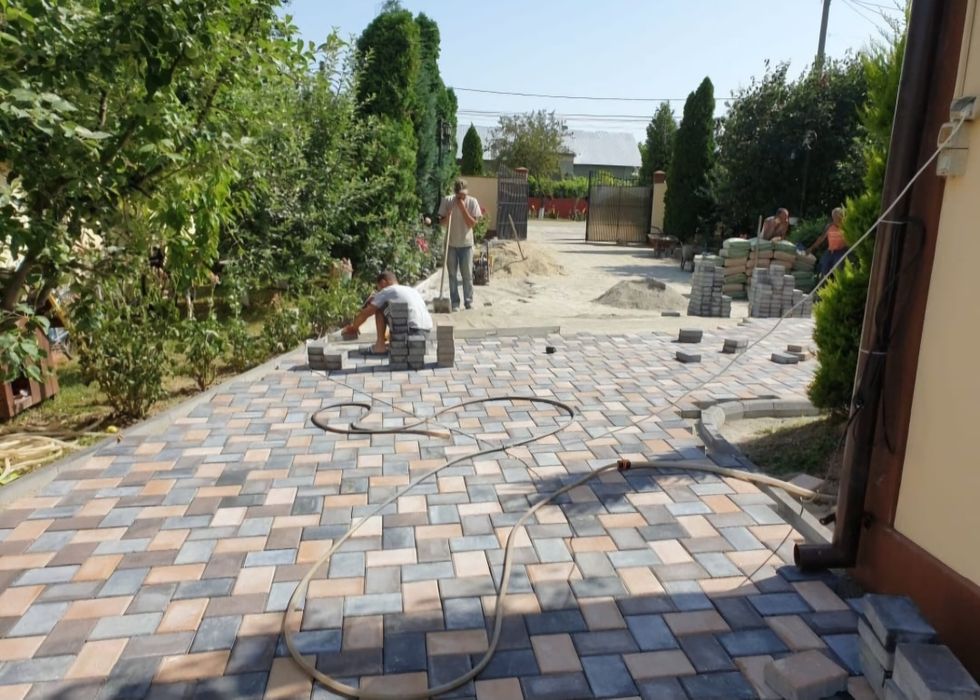 Executăm case la roşu