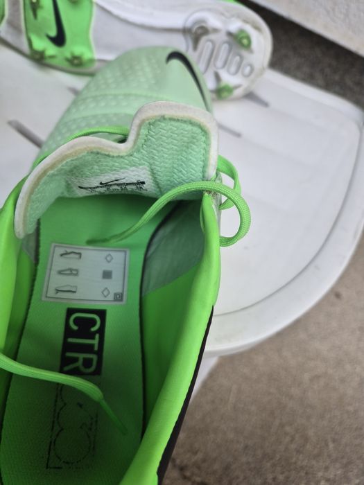 Vand ghete de fotbal Nike CTR360