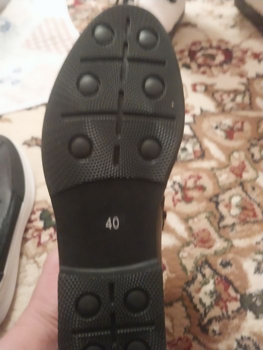 Қыстық аяқ киім сатылады