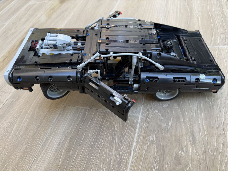 LEGO Technic - Dom's Dodge Charger 42111