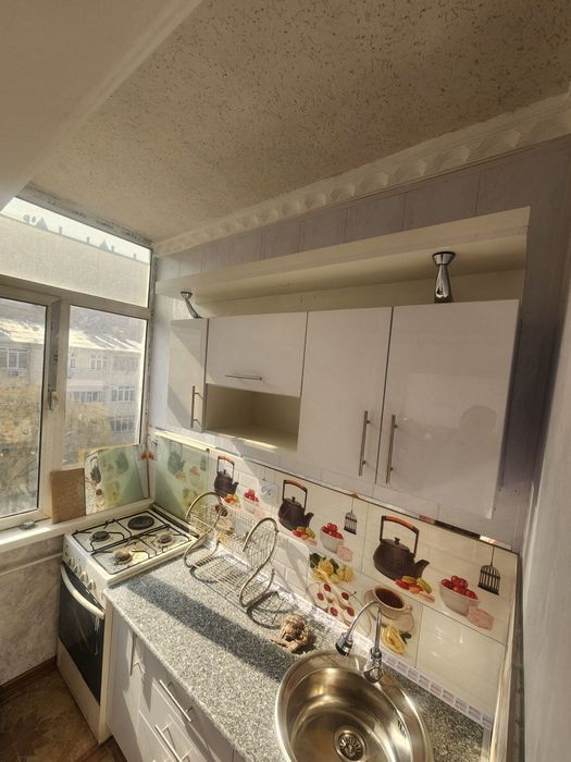 Зудлик билан сотилади 2 хона перд 3 х 4 этаж 77 серия Вокзал узгазоил