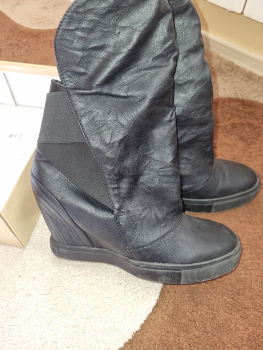 Дамски боти с ластик и скрита платформа