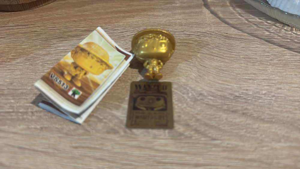 Продам ультра редкого золотого луффи  one piece kinder JOY VS 513