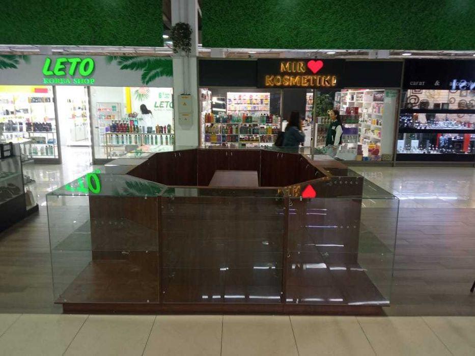 торговое оборудование островок стеклянные витрины для аптеки  на заказ