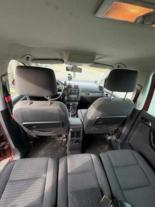 Vând Volkswagen Touran