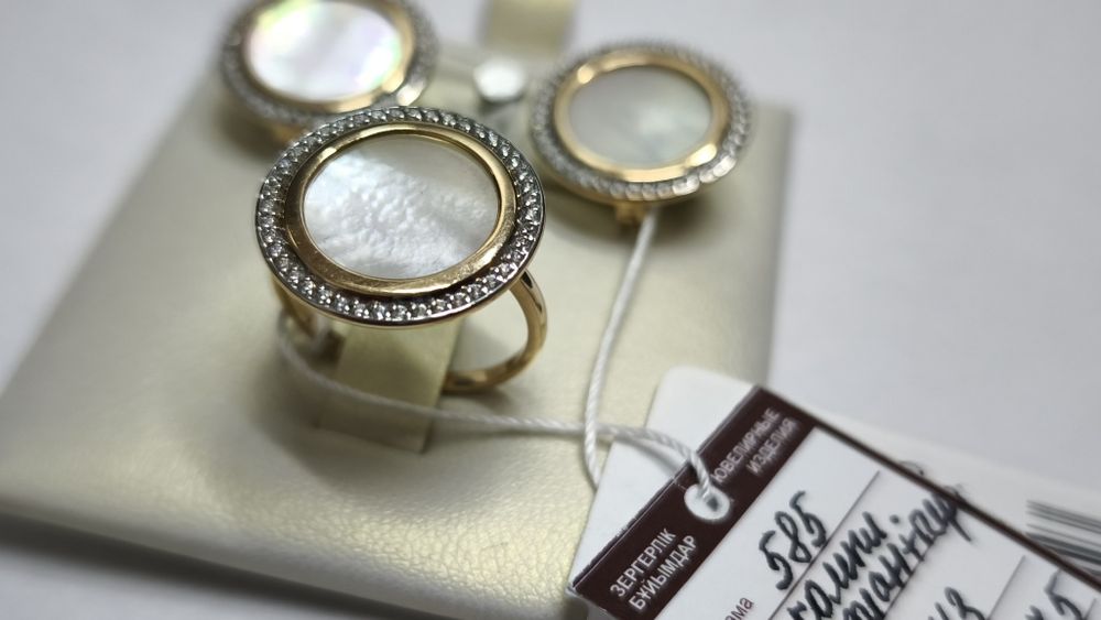 Комплект из золота