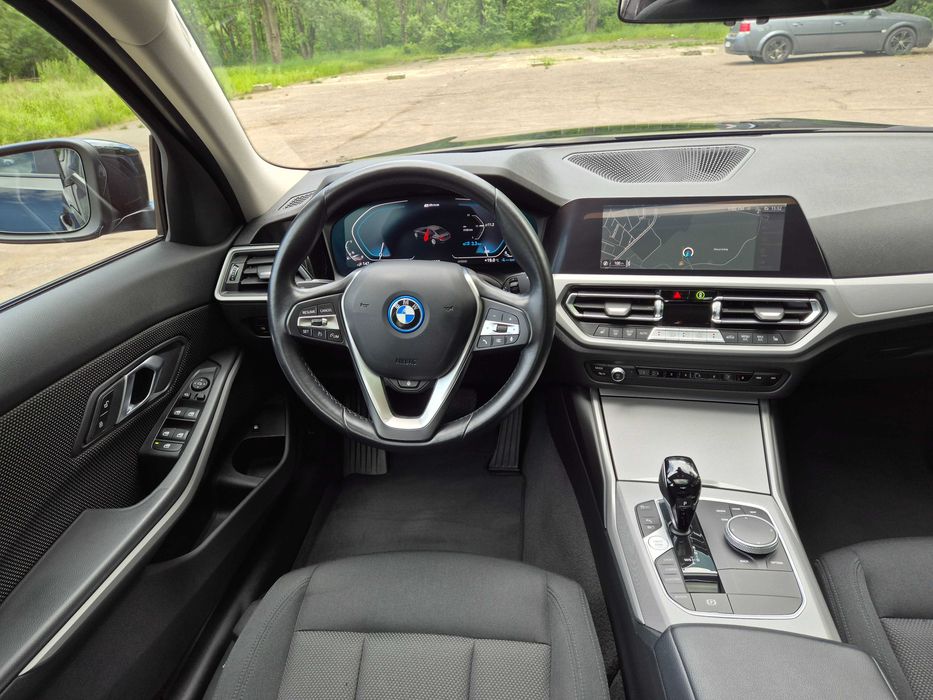 BMW SERIA 330e  2.0L Benzina  292 cp  TVA deductibil